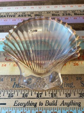 CARNIVAL Glass Clam Shell Seashell Shaped Dish Trinket Dish Peach Soap VINTAGE